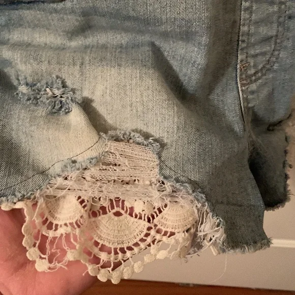 No Boundaries adorable denim distressed w/lace trim overall shorts XL(15-17) - Picture 6 of 12